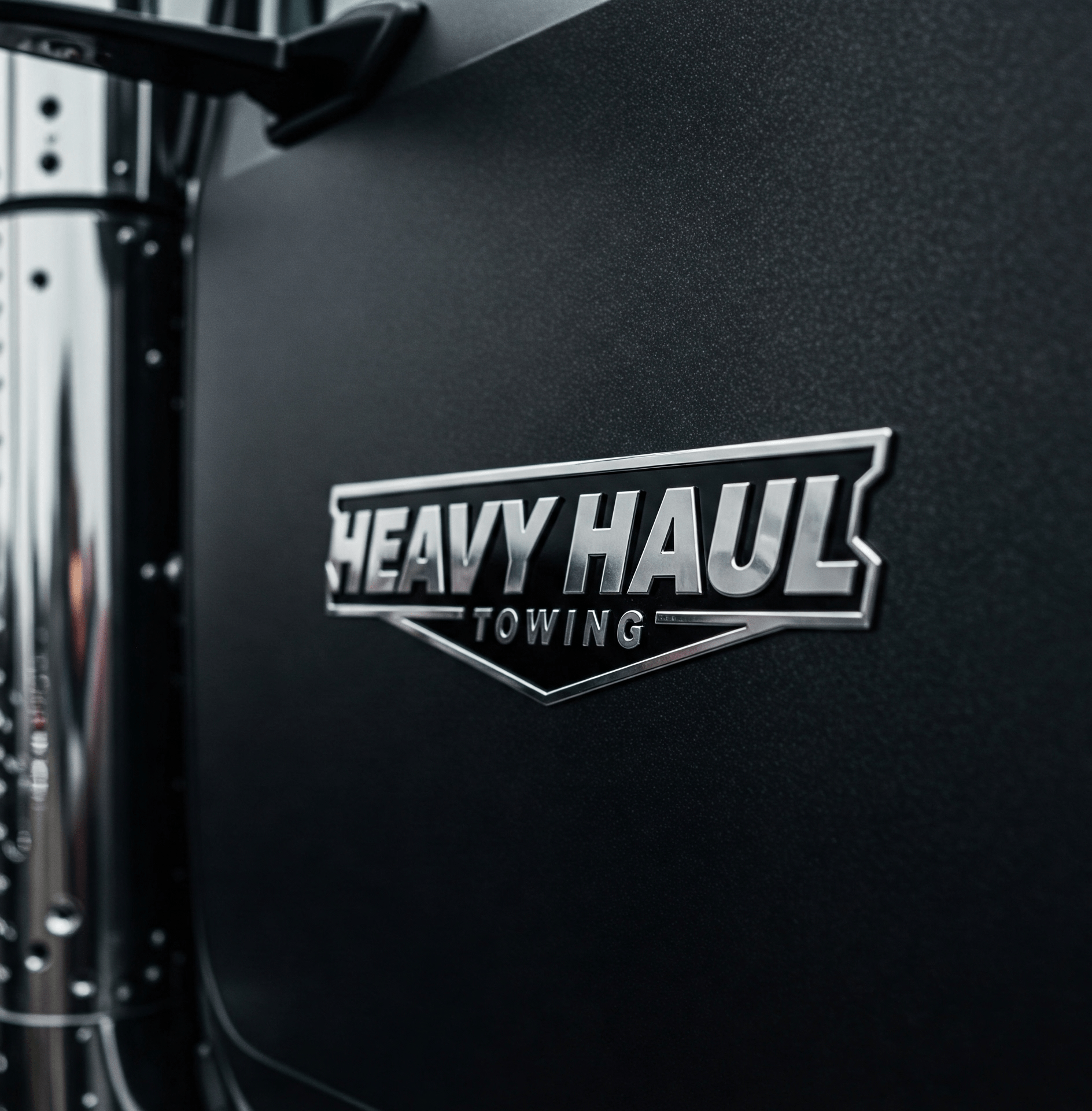 heavy haul towing logo